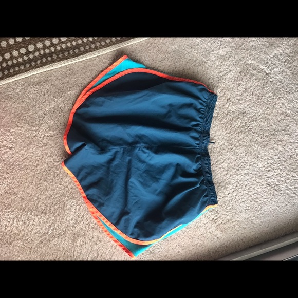 Nike running shorts size M - Picture 2 of 3